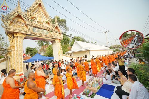 ภาพ No.135396:โครงการตักบาตรข้าวสารอาหารแห้งพระภิกษุสามเณร ๑,๐๐๐ รูป วันอังคารที่ ๙ เมษายน พ.ศ.๒๕๖๗ ณ ถนนหน้าที่ว่าการอำเภอคลองขลุง (เส้นเลียบแม่น้ำปิง) ตำบลคลองขลุง อำเภอคลองขลุง จังหวัดกำแพงเพชร