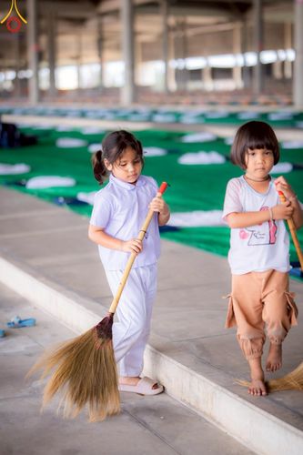 ภาพ No.219075:วันที่ 19-21 เมษายน พ.ศ. 2568 การเตรียมงานในลานธรรม , วิหารคด เพื่องานวันคุ้มครองโลก 22 เมษายน พ.ศ. 2568