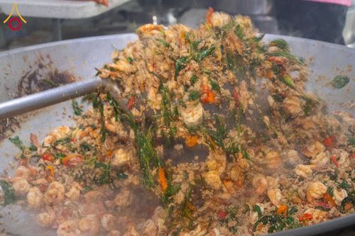 ภาพ No.193596:สาธุชนถวายภัตตาหารเป็นสังฆทาน แด่พระธรรมยาตรา ณ อนุสรณ์สถานคลองบางนางแท่น อ.สามพราน จ.นครปฐม ในโครงการธรรมยาตรา กตัญญูบูชา มหาปูชนียาจารย์ พระมงคลเทพมุนี(สด จนฺทสโร) พระผู้ปราบมาร อนุสรณ์สถาน 7 แห่ง ปีที่ 13 วันที่ 11 มกราคม พ.ศ. 2568