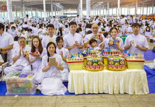 ภาพ No.75557:วัดพระธรรมกายจัด งานบุญวันอาทิตย์ต้นเดือน  มีกิจกรรมดังนี้ พิธีตักบาตร, พิธีบูชาข้าวพระ พระธรรมยาตรารับประกาศนียบัตร โครงการธรรมยาตราฯ ปีที่ 11 ในวันที่ 5 กุมภาพันธ์ พ.ศ. 2566 ณ วัดพระธรรมกาย อ.คลองหลวง จ.ปทุมธานี