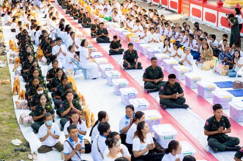 ภาพ No.234382:วันพฤหัสบดีที่ 24 กรกฎาคม พ.ศ. 2568 พิธีถวายสังฆทานแก่คณะสงฆ์ 323 วัด , พิธีมอบกองทุนหนุนแรงใจช่วยครูใต้ , พิธีทำบุญส่วนกุศลแด่ผู้วายชนม์ ในเหตุการณ์ความไม่สงบ 4 จังหวัด ชายแดนภาคใต้ (ปัตตานี , ยะลา , นราธิวาส , สงขลา) ปีที่ 21 ครั้งที่ 179 ณ วัดเวฬุวัน 