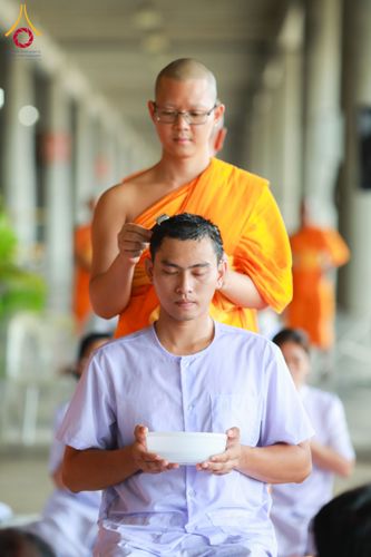 ภาพ No.143945:พิธีตัดปอยผมและปลงผมธรรมทายาท รุ่นเข้าพรรษา ณ มหาวิหารคด คอร์ 16 วัดพระธรรมกาย วันอาทิตย์ที่ 7 กรกฎาคม พ.ศ. 2567
