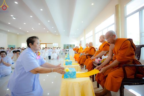 ภาพ No.142366:พิธีทอดผ้าป่าเพื่องานพระพุทธศาสนา , พิธีเจริญพระพุทธมนต์ , พิธีถวายสังฆทานแด่คณะสงฆ์ น้อมบูชาธรรม 80 ปี หลวงพ่อธัมมชโย และครบรอบ 12 ปี ธรรมอุทยานบ้านแป้ง อำเภอพรหมบุรี จังหวัดสิงห์บุรี ในวันเสาร์ที่ 22 มิถุนายน พ.ศ. 2567