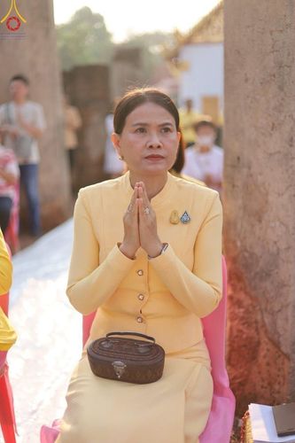 ภาพ No.58693:พิธีตักบาตรพระ ๑,๐๐๐ รูป สมโภชครบรอบ ๘๐๐ ปี พระบรมธาตุเมืองเชลียง ณ วัดพระศรีรัตนมหาธาตุ ราชวรวิหาร  (วัดพระปรางค์) ต.ศรีสัชนาลัย  อ.ศรีสัชนาลัย จ.สุโขทัย วันพฤหัสบดีที่ ๒๕ เมษายน พ.ศ. ๒๕๖๗