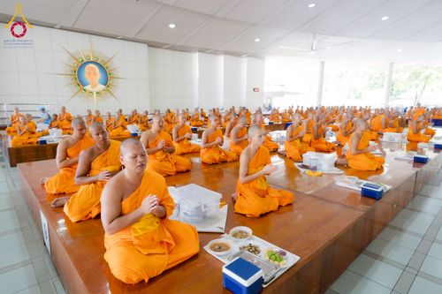 ภาพ No.253534:วันอังคารที่ 7 ตุลาคม พ.ศ.2568 (วันพระ ขึ้น 15 ค่ำ เดือน 11) พิธีบุพเปตพลี ครั้งที่ 171 ร่วมอุทิศบุญแด่หมู่ญาติที่ล่วงลับไปแล้ว และสืบทอดอายุพระพุทธศาสนา ณ หอฉันคุณยายอาจารย์ฯ วัดพระธรรมกาย