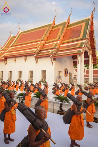 ภาพ No.197061:พระธรรมยาตราปฏิบัติธรรม และถ่ายภาพหมู่ประวัติศาสตร์ ณ วัดโบสถ์(บน) ตำบลบางคูเวียง อำเภอบางกรวย จังหวัดนนทบุรี ในโครงการธรรมยาตรา กตัญญูบูชา มหาปูชนียาจารย์ พระมงคลเทพมุนี(สด จนฺทสโร) พระผู้ปราบมาร อนุสรณ์สถาน 7 แห่ง ปีที่ 13 วันที่ 18 มกราคม พ.ศ. 2568