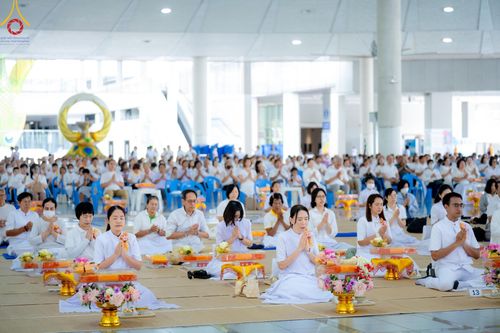 ภาพ No.182341:พิธีถวายภัตตาหารเมนูสวรรค์ "เพื่อการบรรลุธรรม" วันเสาร์ที่ 14 ธันวาคม พ.ศ. 2567 ณ หอฉันคุณยายอาจารย์ฯ วัดพระธรรมกาย