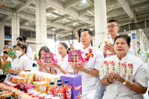 ภาพ No.235320:วันที่ 27 กรกฎาคม พ.ศ. 2568 พิธีตักบาตรฉลองพระใหม่ โครงการบรรพชาและอุปสมบทมู่รุ่นเข้าพรรษา ณ วัดพระธรรมกาย