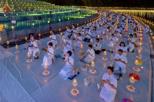 ภาพ No.266300:วันพุธที่ 5 พฤศจิกายน พ.ศ. 2568 (วันพระ ขึ้น 15 ค่ำ เดือน 12) พิธีลอยกระทงธรรม  ณ สระมหาเศรษฐีทะเลบุญ มหาวิหารพระมงคลเทพมุนี วัดพระธรรมกาย จ.ปทุมธานี