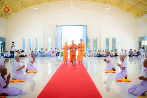 ภาพ No.216876:วันเสาร์ที่ 5 เมษายน พ.ศ. 2568 พิธีตัดปอยผม พิธีขอขมาผู้ปกครอง พิธีมอบบาตรและผ้าไตร พิธีบรรพชา ณ ศูนย์ปฏิบัติธรรมและศูนย์อบรมเยาวชนพระนครศรีอยุธยา ต.พุทเลา อ.บางปะหัน จ.พระนครศรีอยุธยา