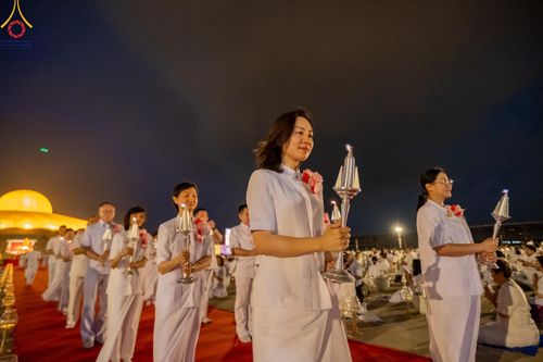 ภาพ No.160584:พิธีจุดประทีป 20,000 ดวง บูชาพระมหาธรรมกายเจดีย์ และบูชาพระมงคลเทพมุนี (สด จนฺทสโร) พระผู้ปราบมาร ณ ลานธรรม พระมหาธรรมกายเจดีย์ วัดพระธรรมกาย จ.ปทุมธานี วันที่ 10 ตุลาคม พ.ศ. 2567
