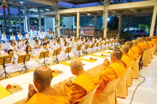 ภาพ No.189415:พิธีถวายภัตตาหารเป็นสังฆทาน แด่พระธรรมยาตรา ในโครงการธรรมยาตรา กตัญญูบูชา มหาปูชนียาจารย์ พระมงคลเทพมุนี(สด จนฺทสโร) พระผู้ปราบมาร อนุสรณ์สถาน 7 แห่ง ปีที่ 13 ณ อนุสรณ์สถานมหาวิหารพระมงคลเทพมุนี (โลตัสแลนด์) อ.สองพี่น้อง จ.สุพรรณบุรี วันที่ 5 มกราคม 2568