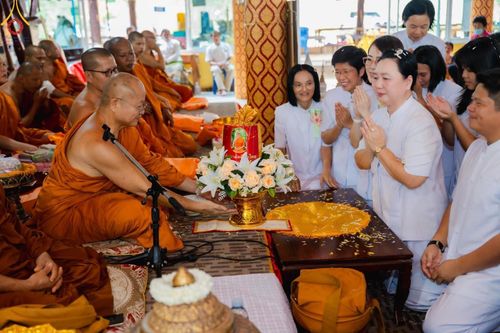 ภาพ No.166755:พิธีทอดกฐิน ณ วัดเขาดินมังกรทอง อ.บ่อทอง จ.ชลบุรี  ในโครงการกฐินสามัคคีทั่วไทย 30,000 วัด บูชาธรรม 80 ปี หลวงพ่อธัมมชโย โดยคณะศิษยานุศิษย์วัดพระธรรมกาย วันที่ 23 ตุลาคม พ.ศ. 2567