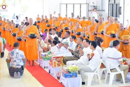 ภาพ No.217561:วันอาทิตย์ที่ 13 เมษายน พ.ศ. 2568 พิธีตักบาตรฉลองสามเณรใหม่ ศูนย์ปฏิบัติธรรมเขาคิชฌกูฏ โครงการบรรพชาสามเณรภาคฤดูร้อน