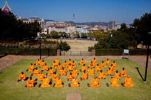 ภาพ No.232841:วันที่ 1 กรกฏาคม พ.ศ. 2568 Dhammayatra in South Africa 2025 ธรรมยาตราแอฟริกาใต้ — เส้นทางแห่งสติ สมาธิ และปัญญา ธรรมทายาทที่ได้อบรมโครงการบรรพชาอุปสมบทหมู่ครั้งที่ 2 ณ วัดพระธรรมกายโจฮันเนสเบิร์ก ประเทศแอฟริกาใต้