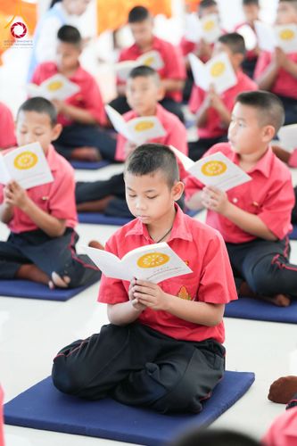 ภาพ No.192419:พิธีทอดผ้าป่าทำนุบำรุงศาสนสถาน ณ วัดศรีเมือง ต.ท่าทราย อ.เมืองสมุทรสาคร จ.สมุทรสาคร ในโครงการธรรมยาตรา กตัญญูบูชา มหาปูชนียาจารย์ พระมงคลเทพมุนี(สด จนฺทสโร) พระผู้ปราบมาร อนุสรณ์สถาน 7 แห่ง ปีที่ 13 วันที่ 9 มกราคม พ.ศ. 2568