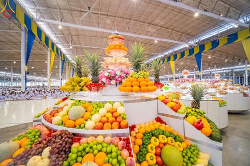 ภาพ No.151164:พิธีบูชาข้าวพระ ในวันอาทิตย์ต้นเดือน วันที่ 1 กันยายน พ.ศ. 2567 ณ สภาธรรมกายสากล วัดพระธรรมกาย