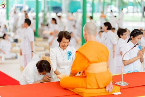 ภาพ No.227701:วันเสาร์ที่ 31 พฤษภาคม พ.ศ.2568 พิธีถวายผ้าไตรแด่สามเณรผู้เข้ารับการอุปสมบท , พิธีอุปสมบทสามเณรเตรียม DCI วัดพระธรรมกาย จ.ปทุมธานี