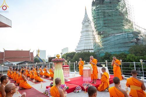 ภาพ No.201572:พิธีจุดประทีปถวายเป็นพุทธบูชา และบูชาธรรมมหาปูชนียาจารย์ ณ อาคารธรรมยาตรา กตัญญูบูชามหาปูชนียาจารย์ ตรงข้ามวัดปากน้ำภาษีเจริญ จ.กรุงเทพมหานคร ในโครงการธรรมยาตรา กตัญญูบูชา มหาปูชนียาจารย์ พระมงคลเทพมุนี(สด จนฺทสโร) พระผู้ปราบมาร อนุสรณ์สถาน 7 แห่ง