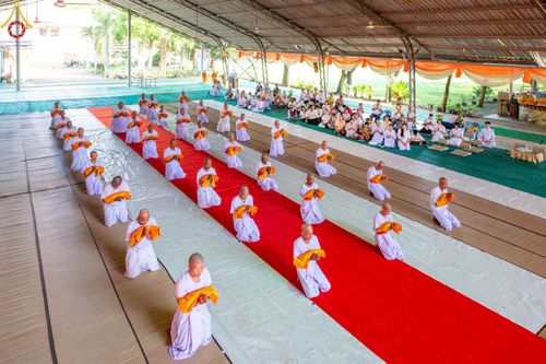 ภาพ No.101338:พิธีบรรพชาธรรมทายาท ในโครงการอุปสมบทบูชาธรรม มหาปูชนียาจารย์ พ.ศ. 2566 ณ วัดท่าสุวรรณ จ.ราชบุรี วันที่ 6 ธันวาคม พ.ศ. 2566
