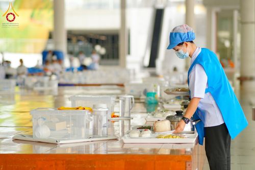 ภาพ No.210615:วันเสาร์ที่ 8 มีนาคม พ.ศ. 2568 พิธีสวดพระพุทธมนต์ และถวายภัตตาหารเมนูสวรรค์แด่พระภิกษุ สามเณร ณ หอฉันคุณยายอาจารย์ฯ วัดพระธรรมกาย