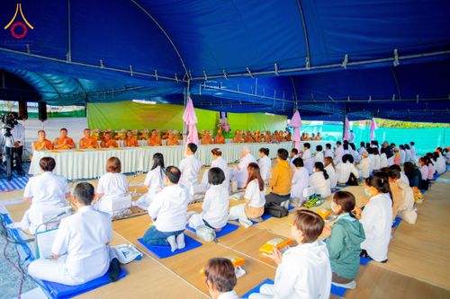 ภาพ No.192540:พิธีถวายภัตตาหารเป็นสังฆทาน แด่พระธรรมยาตรา ณ อนุสรณ์สถานคลองบางนางแท่น อ.สามพราน จ.นครปฐม ในโครงการธรรมยาตรา กตัญญูบูชา มหาปูชนียาจารย์ พระมงคลเทพมุนี(สด จนฺทสโร) พระผู้ปราบมาร อนุสรณ์สถาน 7 แห่ง ปีที่ 13 วันที่ 10 มกราคม พ.ศ. 2568