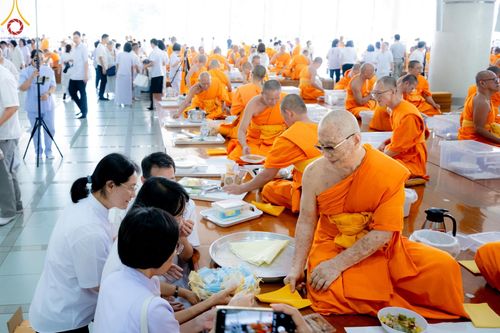 ภาพ No.174645:พิธีถวายภัตตาหารเมนูสวรรค์ เพื่อการบรรลุธรรม ณ หอฉันคุณยายอาจารย์ฯ วัดพระธรรมกาย วันที่ 23 พฤศจิกายน พ.ศ. 2567