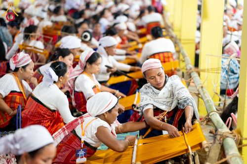 ภาพ No.176175:พิธีทอดกฐินสมทบ โดยมูลนิธิธรรมกาย ในนามหลวงพ่อธัมมชโย ณ วัดสัทธนารามา บานา วิหาร เมืองไดยุน รัฐอรุนาจาลประเทศ ประเทศอินเดีย วันที่ 15 พฤศจิกายน พ.ศ. 2567