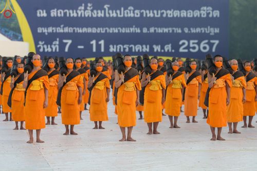 ภาพ No.108204:พระธรรมยาตราร่วมปฏิบัติธรรม และถ่ายภาพหมู่ประวัติศาสตร์ วันที่ 8 มกราคม พ.ศ. 2567  ณ อนุสรณ์สถานบางนางแท่น จ.นครปฐม