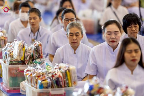 ภาพ No.256771:วันที่ 5 ตุลาคม พ.ศ. 2568 พิธีตักบาตร ข้าวสารอาหารแห้ง ณ บ้านแก้วเรือนทองคุณยายฯ สภาธรรมกายสากล วัดพระธรรมกาย