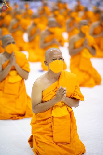 ภาพ No.101664:พิธีขอบรรพชา, พิธีขอสรณคมน์และศีล, พิธีถวายบาตร ในโครงการอุปสมบทหมู่ รุ่นบูชาธรรมมหาปูชนียาจารย์ ณ วัดพระธรรมกาย วันที่ 9 ธันวาคม พ.ศ. 2566