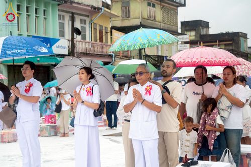 ภาพ No.226080:วันอาทิตย์ที่ 25 พฤษภาคม พ.ศ. 2568 พิธีตักบาตรพระ 1,000 รูปเมืองตรัง ครบรอบ 110 ปี เมืองทับเที่ยง ถวายเป็นพุทธบูชา ถวายเป็นพระราชกุศลแด่รัชกาลที่ 10 และอุทิศส่วนกุศลแด่อดีตเจ้าเมืองตรัง และบรรพบุรุษ ณ บริเวณหน้าศาลากลางจังหวัดตรัง ถนนพระราม 6