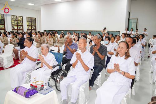 ภาพ No.315143:วันจันทร์ที่ 23 มีนาคม พ.ศ. 2569 พิธีบำเพ็ญกุศล คุณพ่อณรงค์ จินตมากุล  สิริอายุ 99 ปี 11 เดือน โยมบิดา พระครูปลัดรัตนวีรวัฒน์ (รังสฤษดิ์ อิทฺธิจินตโก) ที่ปรึกษาเจ้าคณะจังหวัดปทุมธานี เจ้าอาวาสวัดพระธรรมกาย  ณ ห้องปลูกศรัทธา 2 วัดพระธรรมกาย ปทุมธานี