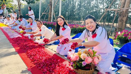 ภาพ No.188424:พิธีต้อนรับพระธรรมยาตรา ในโครงการธรรมยาตรา กตัญญูบูชา มหาปูชนียาจารย์ พระมงคลเทพมุนี(สด จนฺทสโร) พระผู้ปราบมาร อนุสรณ์สถาน 7 แห่ง ปีที่ 13 วันที่ 2 มกราคม พ.ศ. 2568 ณ วัดพระธรรมกาย จ.ปทุมธานี