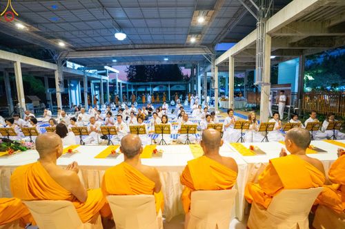 ภาพ No.188912:พิธีถวายภัตตาหารเป็นสังฆทาน แด่พระธรรมยาตรา ในโครงการธรรมยาตรา กตัญญูบูชา มหาปูชนียาจารย์ พระมงคลเทพมุนี(สด จนฺทสโร) พระผู้ปราบมาร ปีที่ 13 ณ อนุสรณ์สถานมหาวิหารพระมงคลเทพมุนี (โลตัสแลนด์) อ.สองพี่น้อง จ.สุพรรณบุรี วันที่ 4 มกราคม พ.ศ.2568