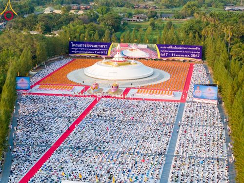 ภาพ No.109575:พิธีจุดประทีปถวายเป็นพุทธบูชา และบูชาธรรมมหาปูชนียาจารย์ วันที่ 10 มกราคม พ.ศ. 2567 ณ อนุสรณ์สถานคลองบางนางแท่น อ.สามพราน จ.นครปฐม