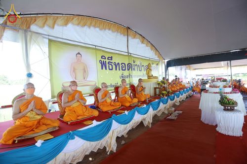 ภาพ No.76194:พิธีกลั่นแผ่นดินสร้างมหาเจดีย์ปัตตานี , พิธีตักบาตรแด่พระภิกษุสงฆ์ 159 รูป ,  พิธีทอดผ้าป่า , พิธีโปรยรัตนชาติ ,  พิธีจุดประทีปถวายเป็นพุทธบูชา ณ ศูนย์อบรมเยาวชนปัตตานี จ.ปัตตานี วันอาทิตย์ที่ 5 กุมภาพันธ์ พ.ศ.2566