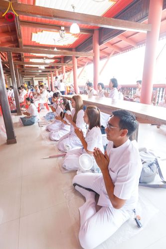 ภาพ No.202159:พิธีเจริญพระพุทธมนต์ ปฏิบัติธรรม มอบทุนการศึกษา ถวายสังฆทาน 108 วัด เพื่อถวายเป็นพุทธบูชา และขับเคลื่อนโครงการหมู่บ้านรักษาศีล 5 โดยคณะสงฆ์จังหวัดนครปฐม คณะศิษยานุศิษย์วัดพระธรรมกาย โครงการธรรมยาตรา ปีที่ 13 ณ วัดบางปลา อำเภอบางเลน จังหวัดนครปฐม