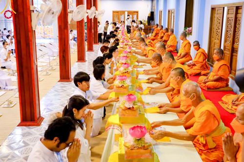 ภาพ No.112978:พิธีถวายภัตตาหารเป็นสังฆทาน แด่คณะพระธรรมยาตรา ปีที่ 12 วันที่ 16 มกราคม พ.ศ. 2567 ณ วัดโบสถ์(บน) บางคูเวียง จ.นนทบุรี