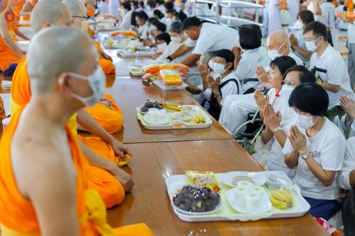 ภาพ No.86725:พิธีบุพเปตพลี  ครั้งที่ 139 ร่วมอุทิศบุญแด่หมู่ญาติที่ล่วงลับไปแล้ว และสืบทอดอายุพระพุทธศาสนา วันพฤหัสบดีที่ 31 สิงหาคม พ.ศ.2566 วันพระขึ้น 15 ค่ำ เดือน 9 ณ หอฉันคุณยายอาจารย์ฯ วัดพระธรรมกาย