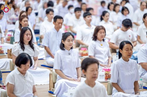 ภาพ No.239569:วันอาทิตย์ที่ 17 สิงหาคม พ.ศ. 2568 พิธีถวายคิลานเภสัช และอุปกรณ์ทางการแพทย์ แด่คณะสงฆ์ เนื่องในวันธรรมชัย ณ ห้องแก้วสารพัดนึก 2 สภาธรรมกายสากล วัดพระธรรมกาย