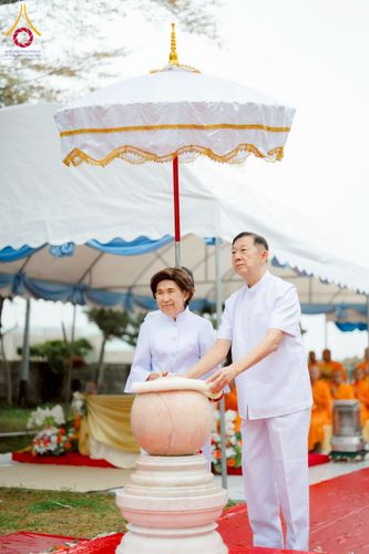 ภาพ No.220885:วันที่ 13 เมษายน พ.ศ. 2568 พิธีโปรยรัตนชาติปฐมเริ่มสถาปนาเจดีย์ และ พิธีเปิดหมู่บ้านปฏิบัติธรรม เพื่อการบรรลุธรรม ณ วัดป่าธรรมกายนานาชาติโทชิหงิ  ประเทศญี่ปุ่น