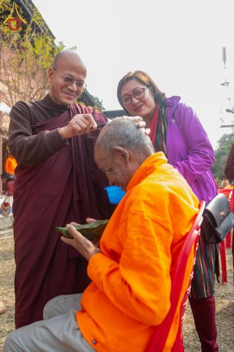 ภาพ No.209771:วันที่ 28 กุมภาพันธ์ พ.ศ.2568 พิธีเปิดโครงการบวชสามเณร พิธีถวายไทยธรรม พิธีขอขมามอบผ้าไตร  ณ เมืองปาตัน ประเทศเนปาล