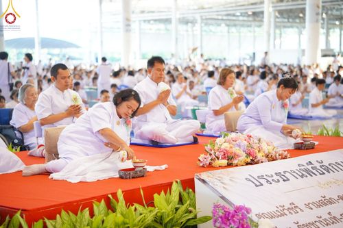 ภาพ No.167493:พิธีตักบาตรและพิธีบูชาข้าวพระ ในวันอาทิตย์ที่ 3 พฤศจิกายน พ.ศ. 2567 ณ วัดพระธรรมกาย