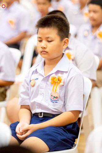 ภาพ No.245918:วันเสาร์ที่ 13 กันยายน พ.ศ. 2568 พิธีมอบผ้าไตรประธานกฐินสัมฤทธิ์เด็กดี V-Star ณ สภาธรรมกายสากล วัดพระธรรมกาย