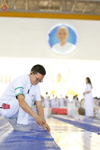 ภาพ No.125365:V.27 มาฆะ สาธุ  การรับบุญเตรียมงาน ปฎิบัติงาน เก็บงาน ของเจ้าหน้าที่หน่วยงานต่างๆ เพื่อวันมาฆบูชา วันเสาร์ที่ 24 กุมภาพันธ์  พ.ศ. 2567 ณ วัดพระธรรมกาย จ.ปทุมธานี