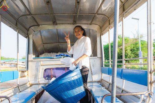ภาพ No.57849:กิจกรรมบิณฑบาตของสามเณร โครงการบรรพชาสามเณร ฟื้นฟูพระพุทธศาสนาทั่วไทย ธุดงคสถานชลบุรี ณ ชุมชนบ้านห้วยเหียน ตำบลบ่อวิน  อำเภอศรีราชา จังหวัดชลบุรี วันที่ 27 เมษายน พ.ศ. 2567