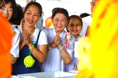 ภาพ No.127766:พิธีถวายภัตตาหารเป็นสังฆทาน แด่คณะพระธรรมยาตราฯ ในโครงการธรรมยาตราอัญเชิญพระบรมสารีริกธาตุ ประดิษฐาน ณ มหารัตนเจดีย์สิริปทุมสวรรค์ อ.บางกล่ำ จ.สงขลา วันที่ 8 มีนาคม พ.ศ. 2567
