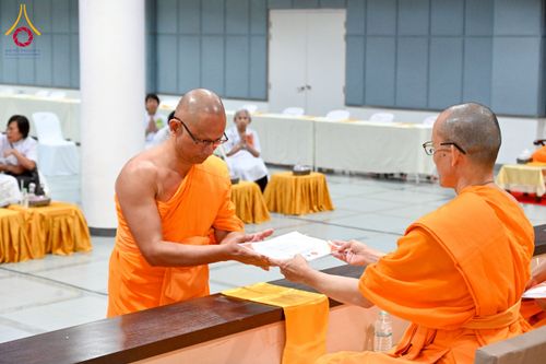 ภาพ No.229062:วันอาทิตย์ที่ 15 มิถุนายน พ.ศ. 2568 พิธีทอดผ้าป่าทุนพัฒนาพระมหาเปรียญ และทุนเผยแผ่พระพุทธศาสนาไปทั่วโลก ณ ห้องสัมมนา SPD สภาธรรมกายสากล วัดพระธรรมกาย