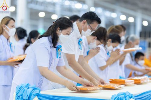 ภาพ No.99790:พิธีทอดผ้าป่า ต้นสมบัติจักรพรรดิ ในวันอาทิตย์ที่ 3 ธันวาคม พ.ศ. 2566 ณ สภาธรรมกายสากล วัดพระธรรมกาย จ.ปทุมธานี